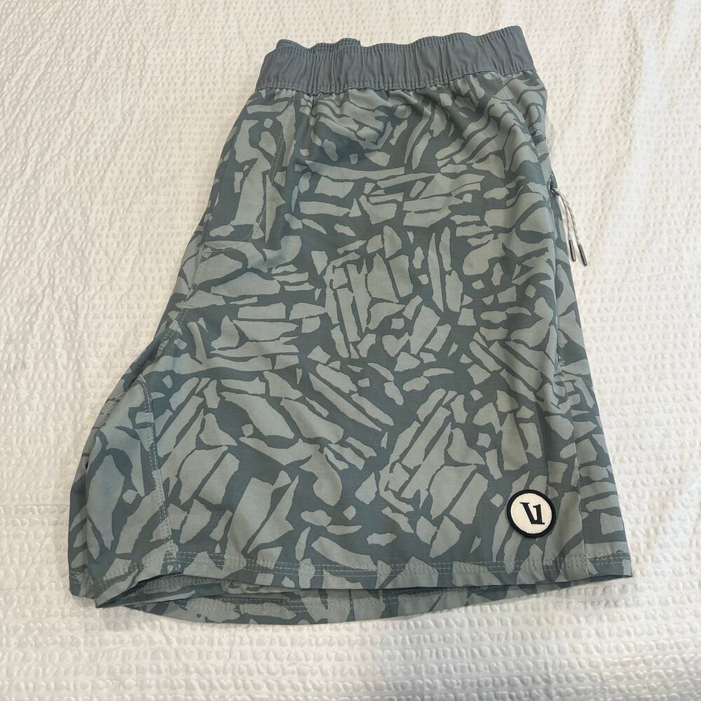 Vuori men cape shorts color mint size XL men